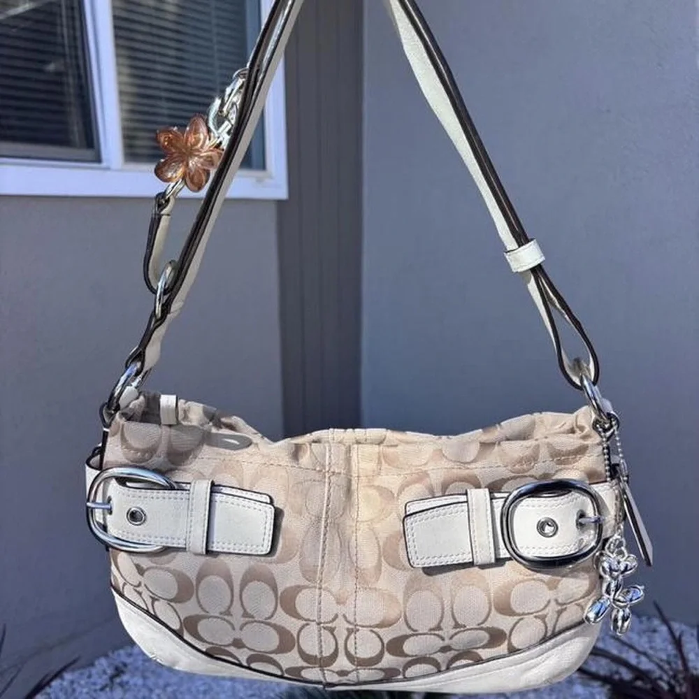 Coach Stylish Beige and White Women's Shoulder Bag Checkered Pouch - Picture 3 of 6